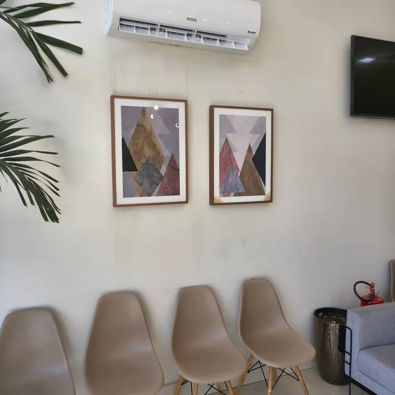 Split instalado na recepção de uma clínica